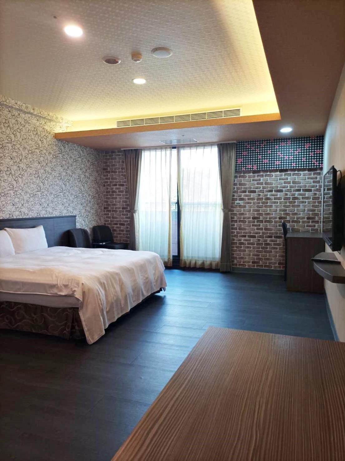 Crystal Hotel Пулі Екстер'єр фото