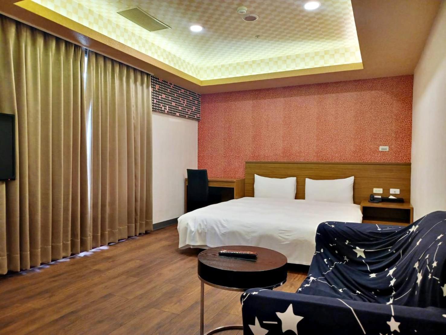 Crystal Hotel Пулі Екстер'єр фото