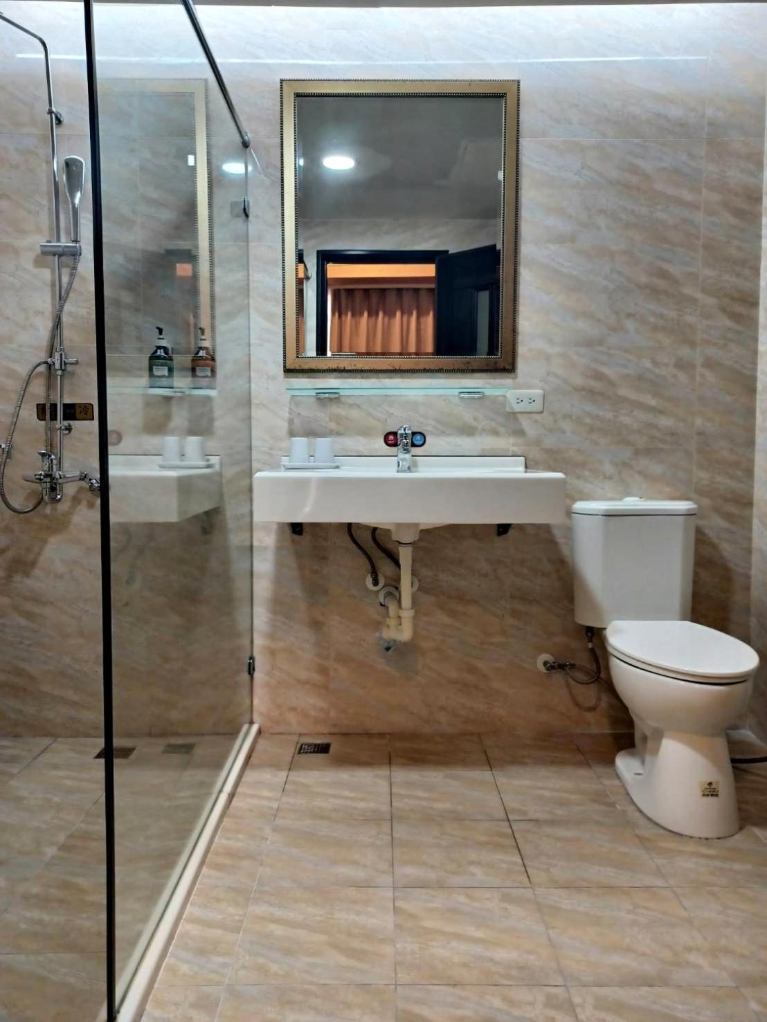 Crystal Hotel Пулі Екстер'єр фото